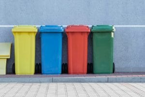 Ekologiczna odzież firmowa z nadrukiem — zrównoważona produkcja koszulek i bluz